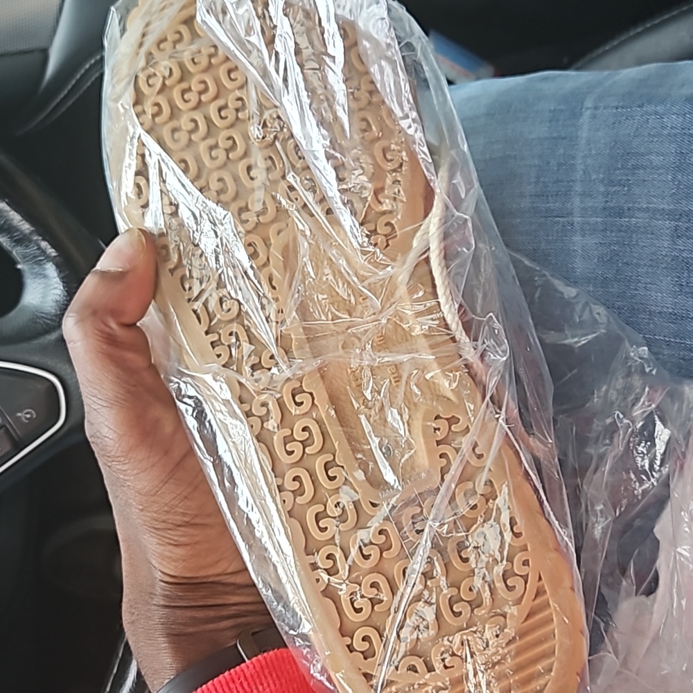 Gucci sneakers size 9 - Picture 2 of 8